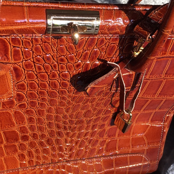 Pelle Digiada Crossbody/Hand Bag - Picture 3 of 8